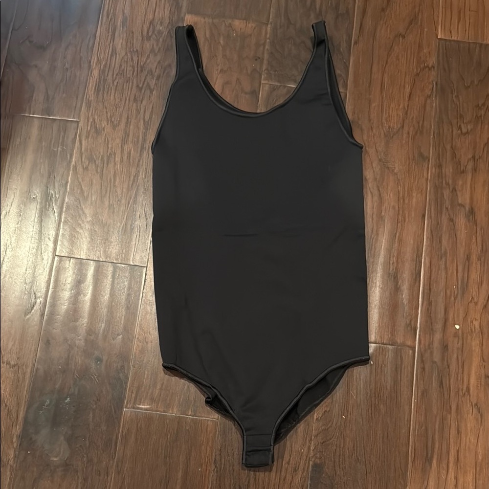 Cuyana Black Sleeveless Bodysuit xs/small